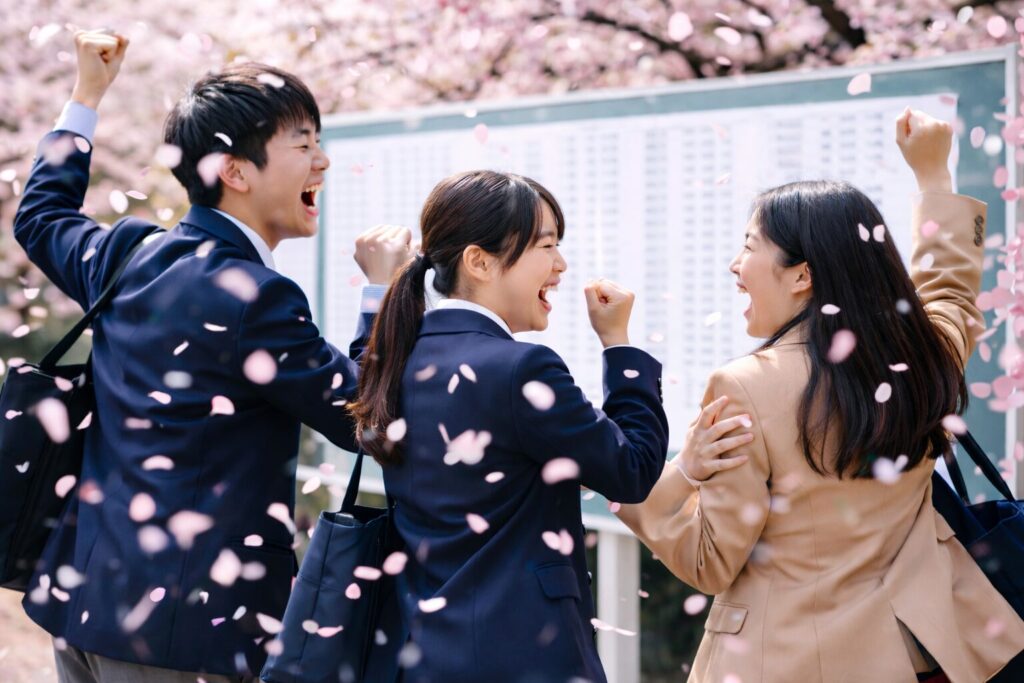 大学受験 合格発表を喜ぶ高校生